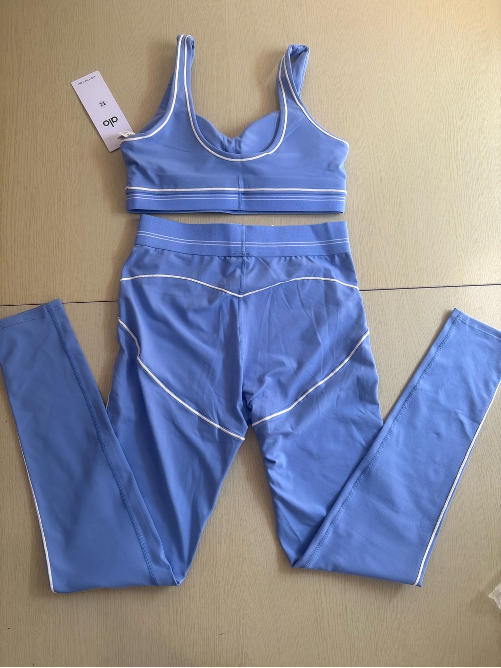 ALO Yoga Blue Sports Bra and Leggings Set with White Piping - Picture 2 of 4